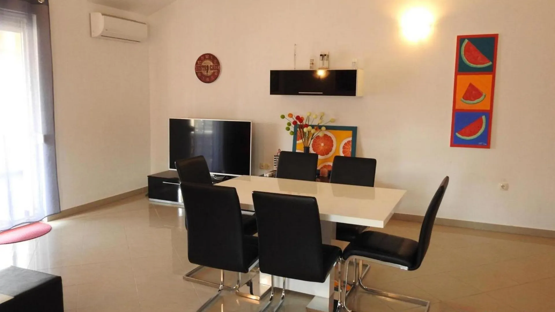 Expansive Ciovo Apartment With Sea-Views, Balcony And Outdoor Dining Trogir