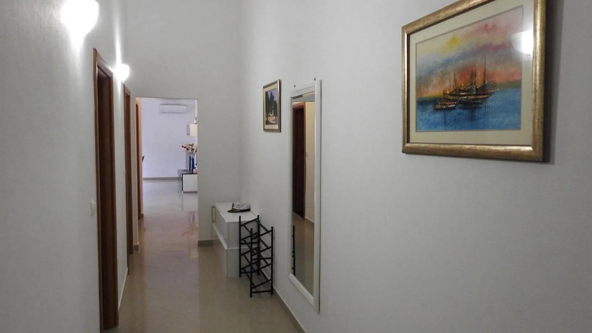 Expansive Ciovo Apartment With Sea-Views, Balcony And Outdoor Dining Trogir 0*,