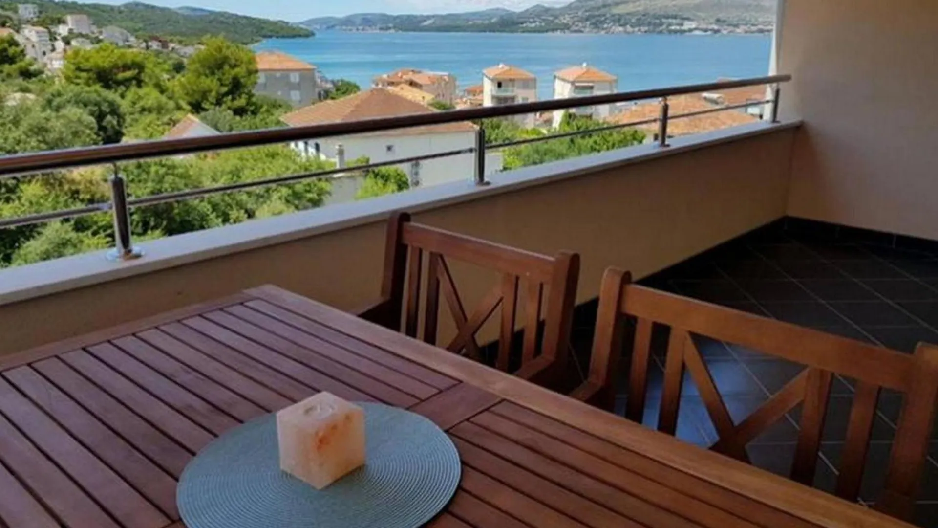 Expansive Ciovo Apartment With Sea-Views, Balcony And Outdoor Dining Trogir